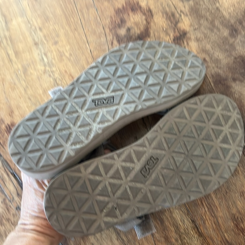 Tevas - Picture 3 of 6